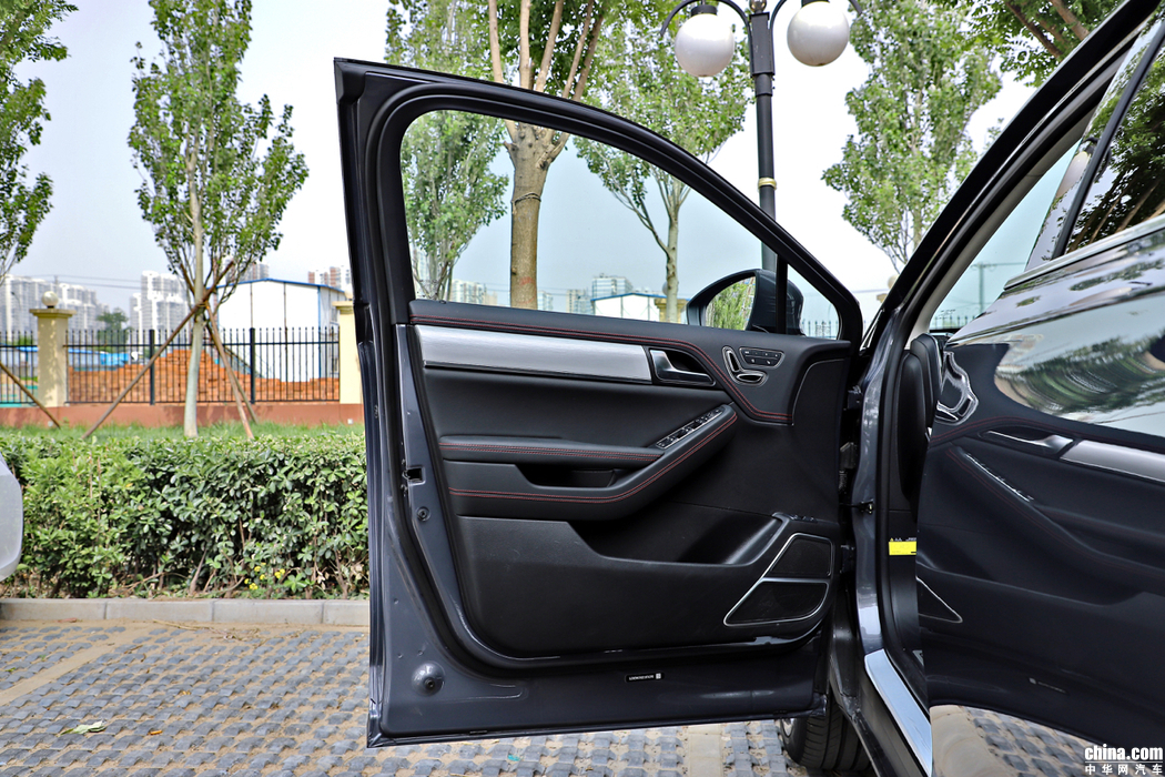 唐新能源 2018款 2.0T 全时四驱智联创世 7座 内饰