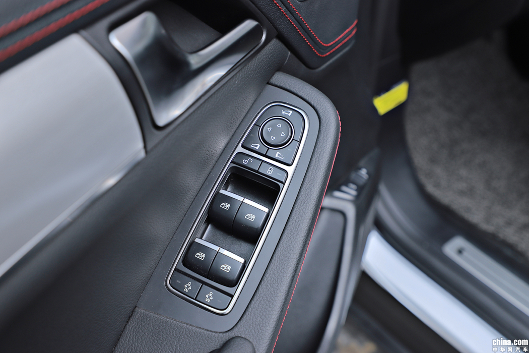 唐新能源 2018款 2.0T 全时四驱智联创世 7座 内饰