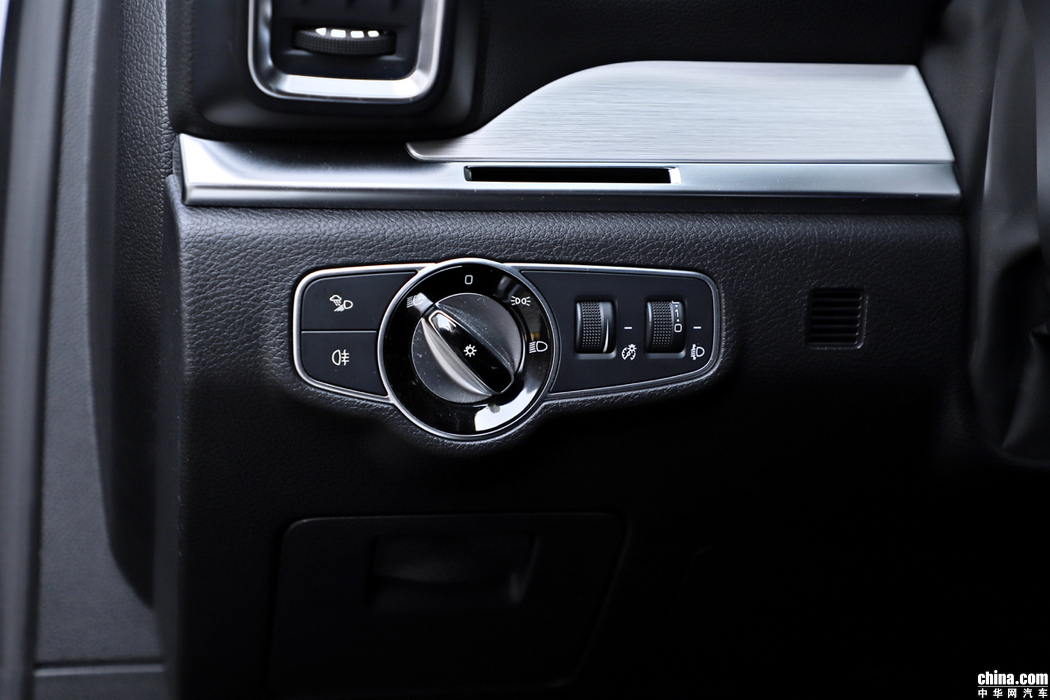 唐新能源 2018款 2.0T 全时四驱智联创世 7座 内饰