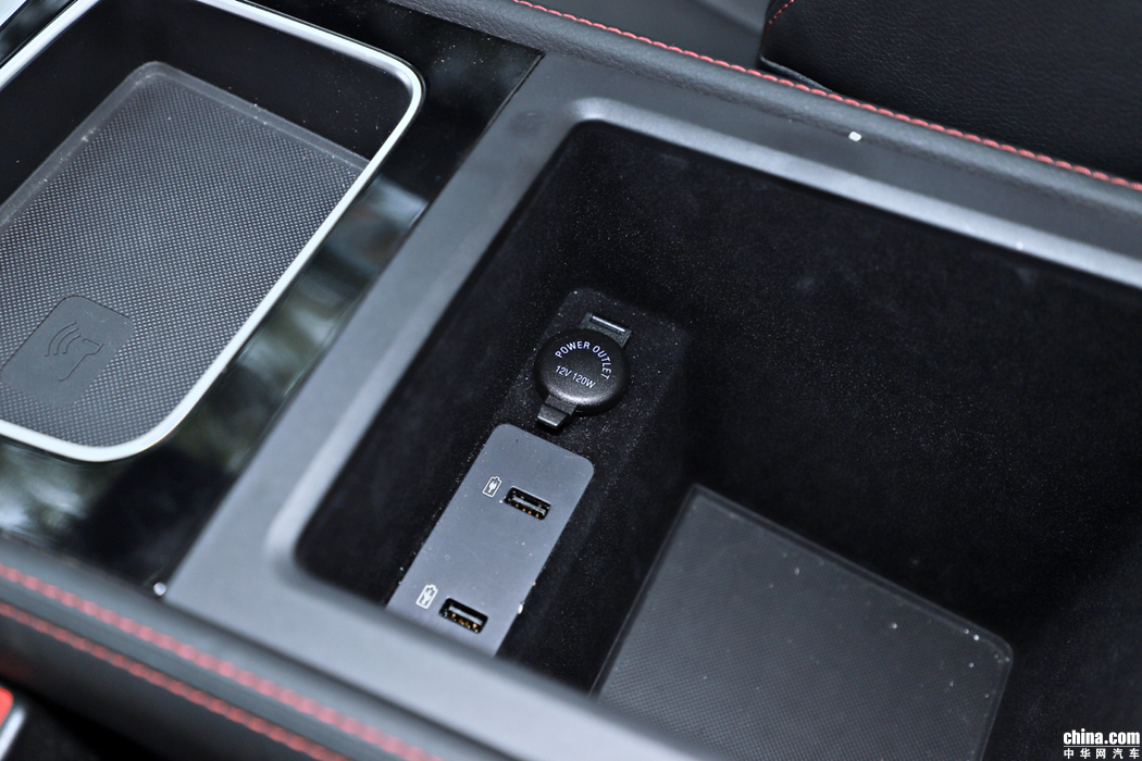 唐新能源 2018款 2.0T 全时四驱智联创世 7座 内饰