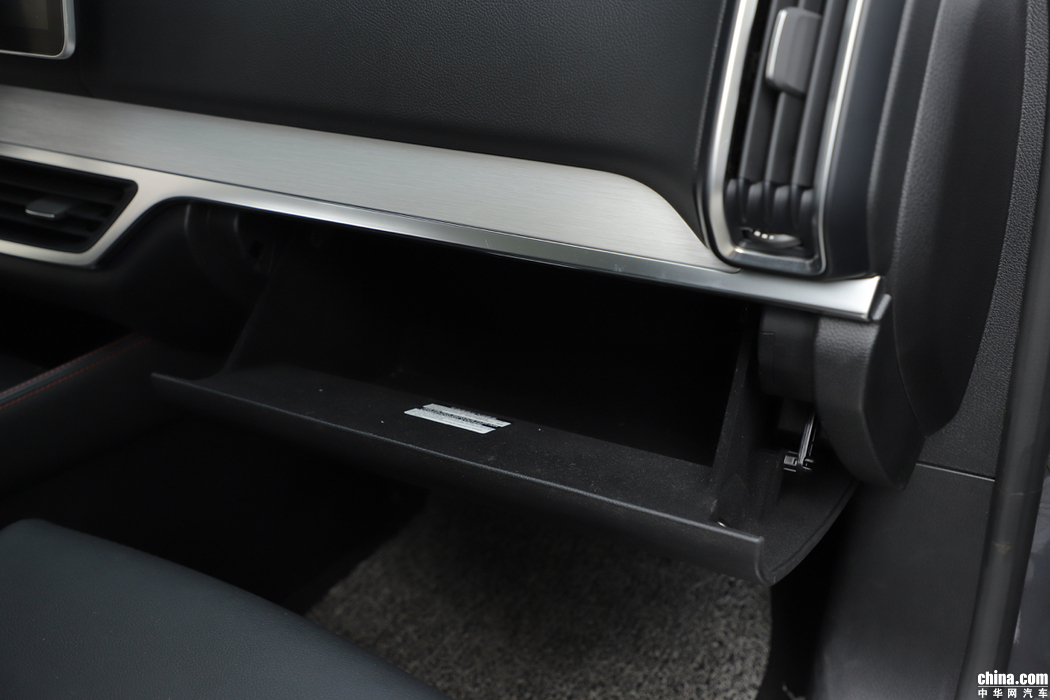 唐新能源 2018款 2.0T 全时四驱智联创世 7座 内饰