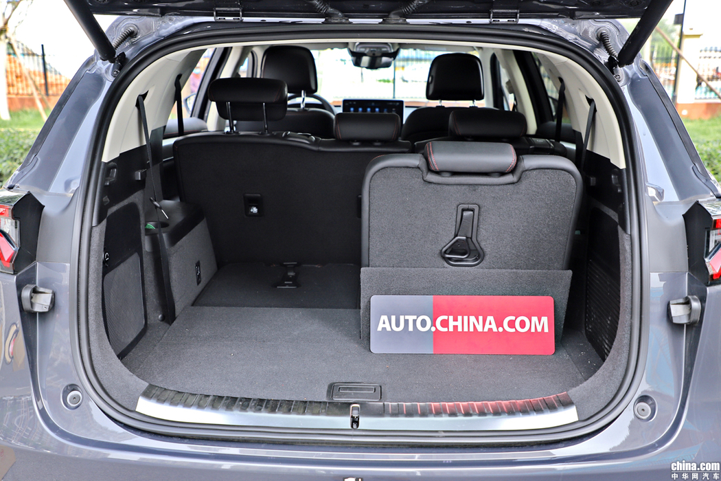 唐新能源 2018款 2.0T 全时四驱智联创世 7座 空间