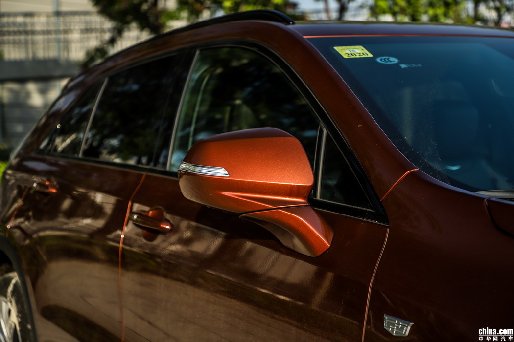 凯迪拉克XT4 2018款 28T 四驱铂金运动 外观