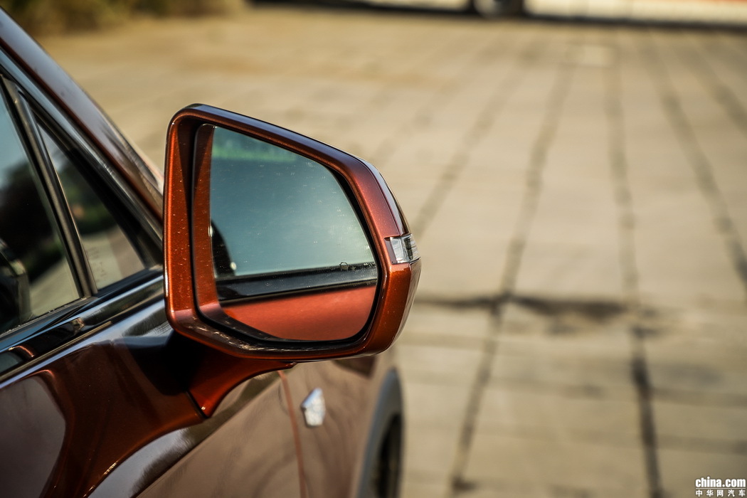 凯迪拉克XT4 2018款 28T 四驱铂金运动 外观