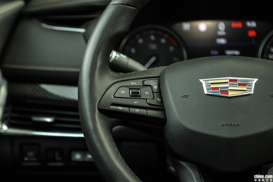 凯迪拉克XT4 2018款 28T 四驱铂金运动 内饰