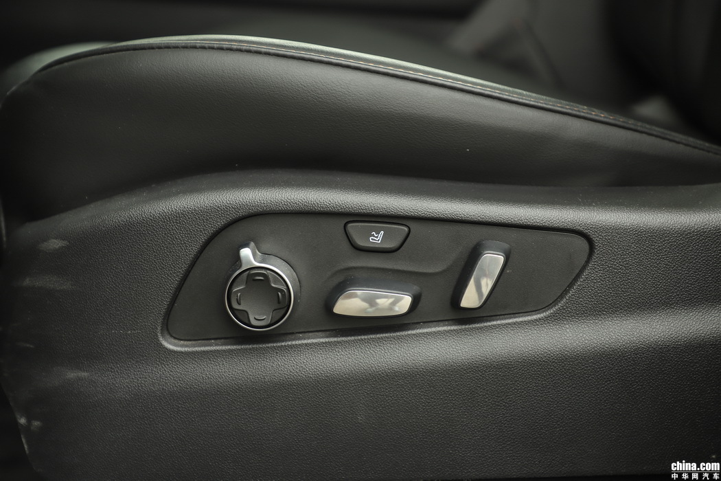 凯迪拉克XT4 2018款 28T 四驱铂金运动 空间