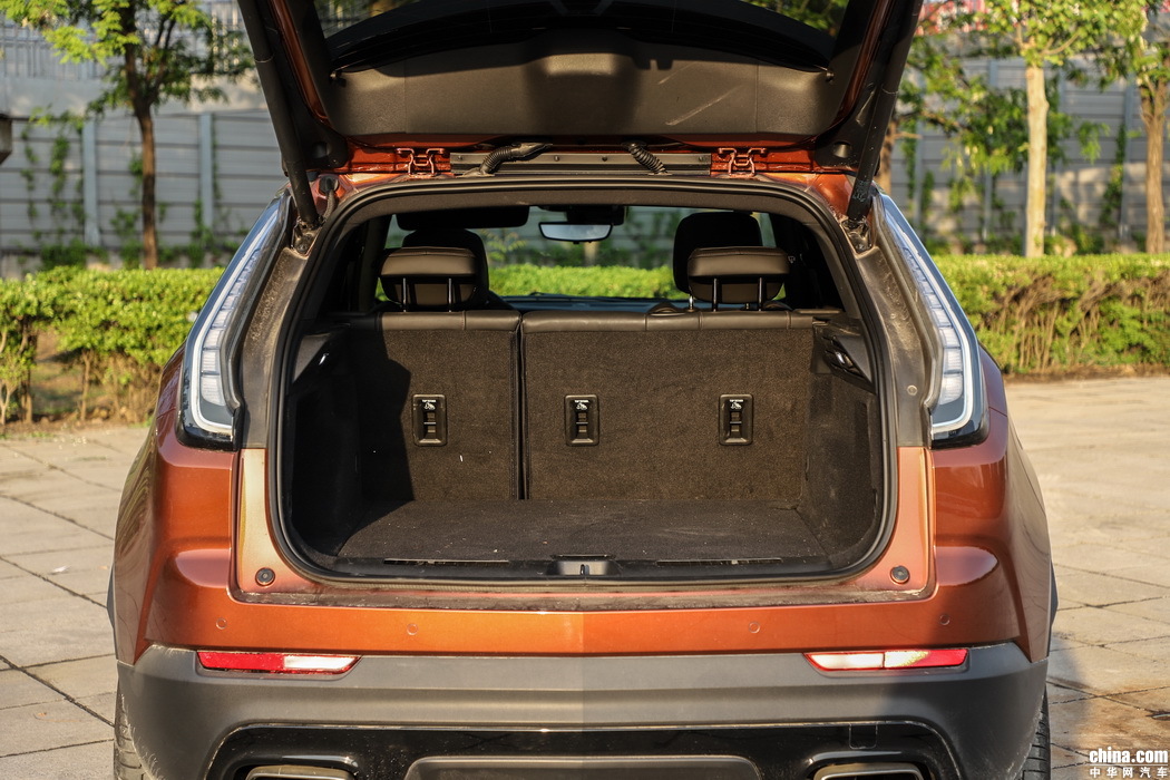 凯迪拉克XT4 2018款 28T 四驱铂金运动 空间