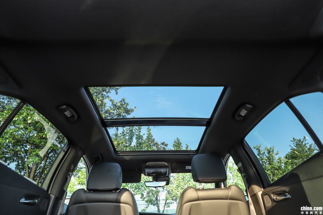 凯迪拉克XT4 2018款 28T 四驱铂金运动 内饰