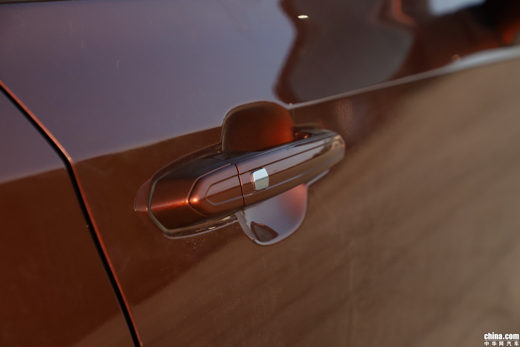 凯迪拉克XT4 2018款 28T 四驱铂金运动 外观