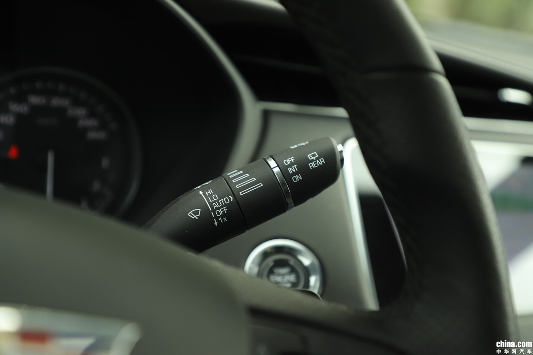 凯迪拉克XT4 2018款 28T 四驱铂金运动 内饰