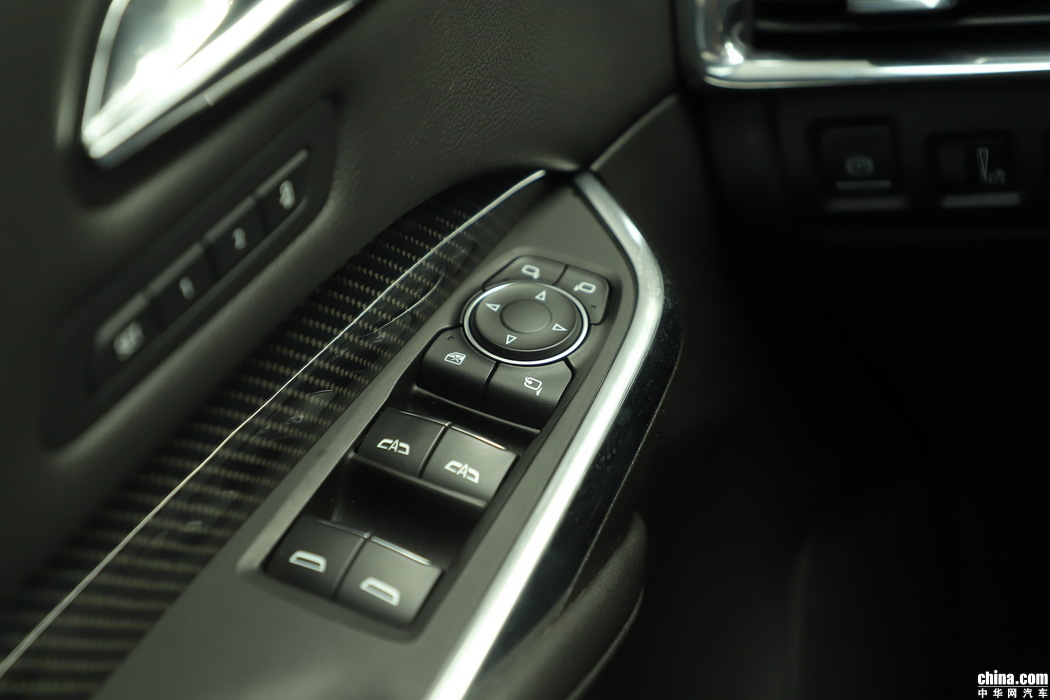 凯迪拉克XT4 2018款 28T 四驱铂金运动 内饰