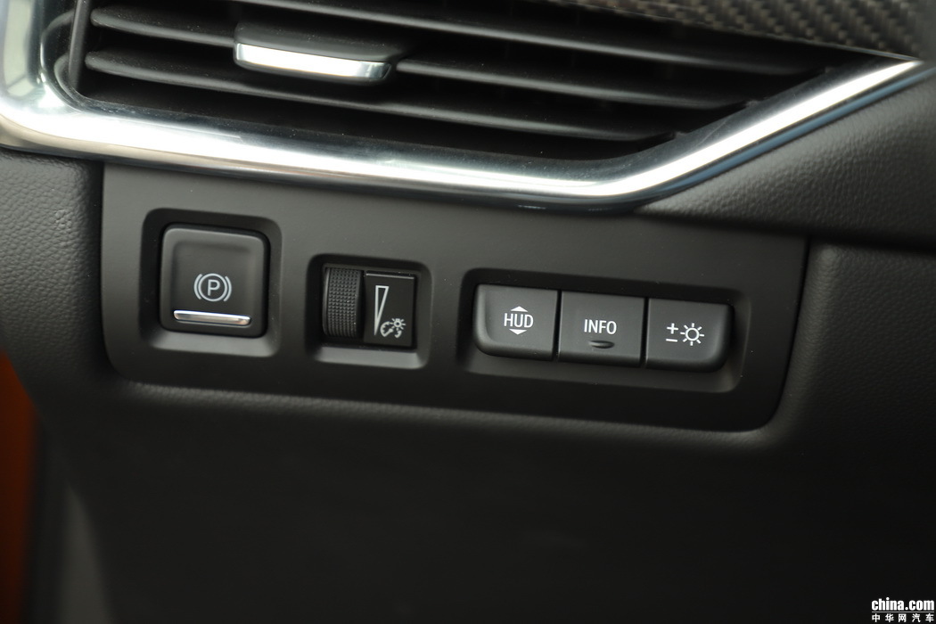 凯迪拉克XT4 2018款 28T 四驱铂金运动 内饰