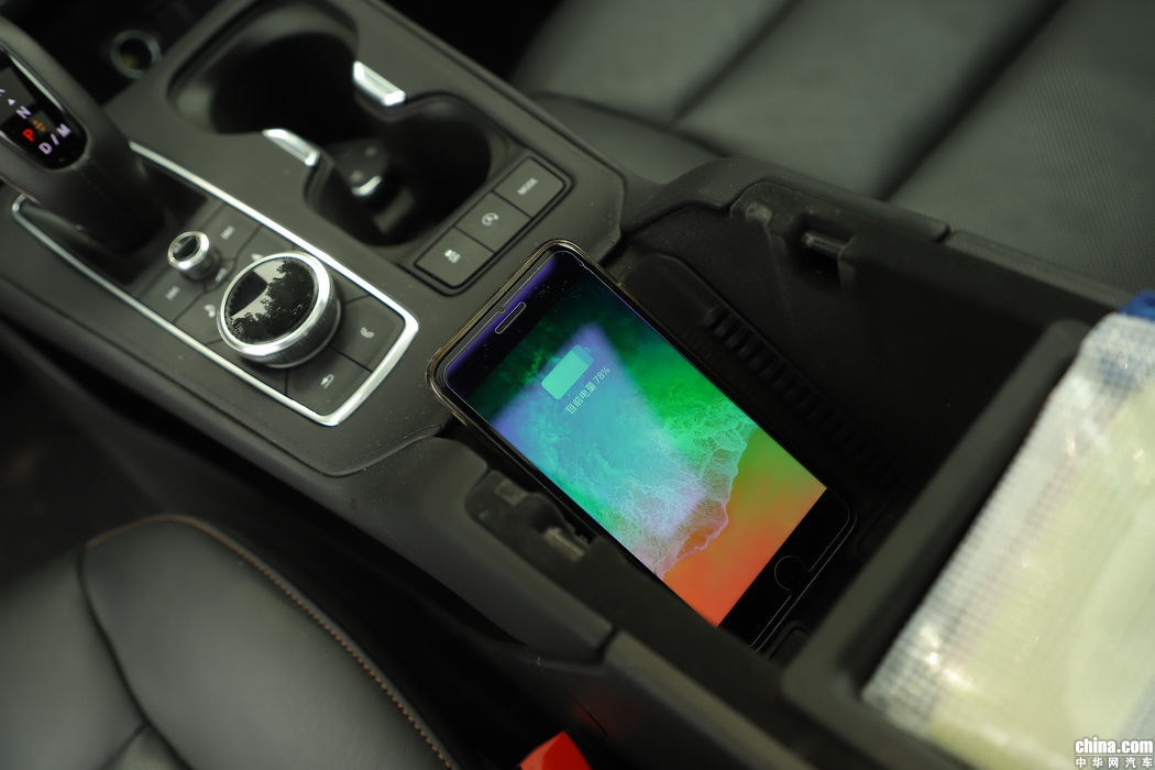 凯迪拉克XT4 2018款 28T 四驱铂金运动 内饰