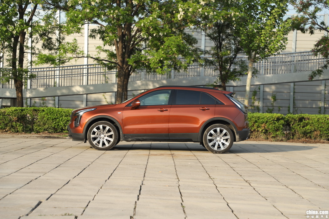 凯迪拉克XT4 2018款 28T 四驱铂金运动 外观