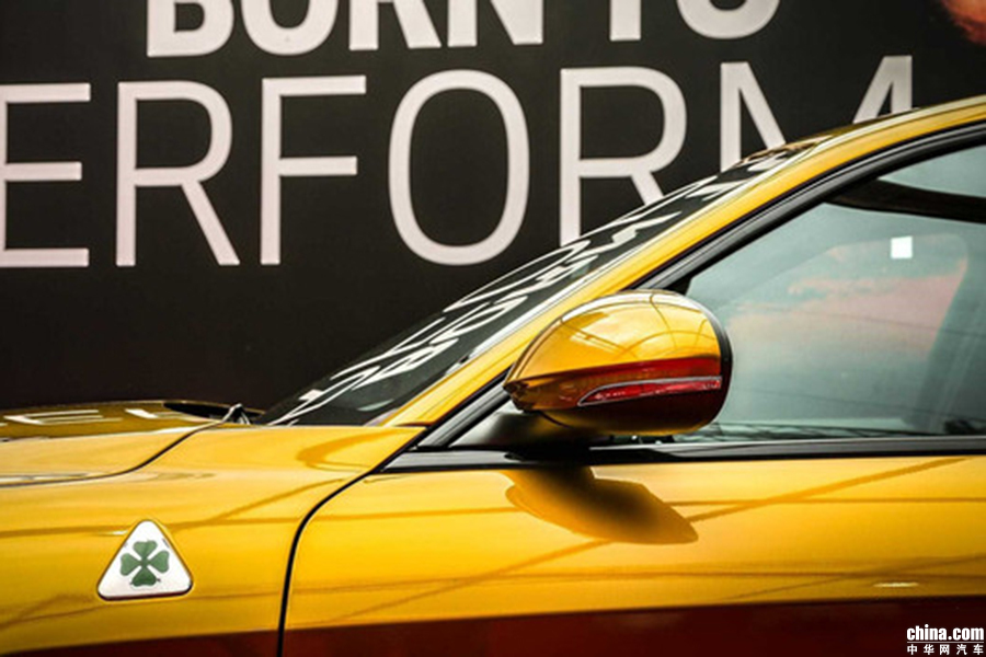 少见的复古色系 阿尔法罗密欧Giulia推赭色车漆