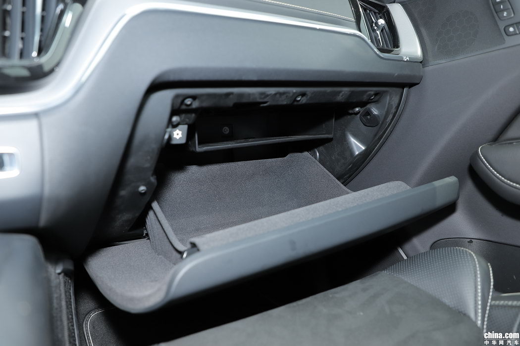 沃尔沃XC60 2019款 T5 四驱智雅运动 内饰