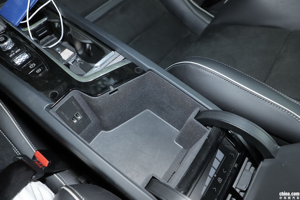 沃尔沃XC60 2019款 T5 四驱智雅运动 内饰