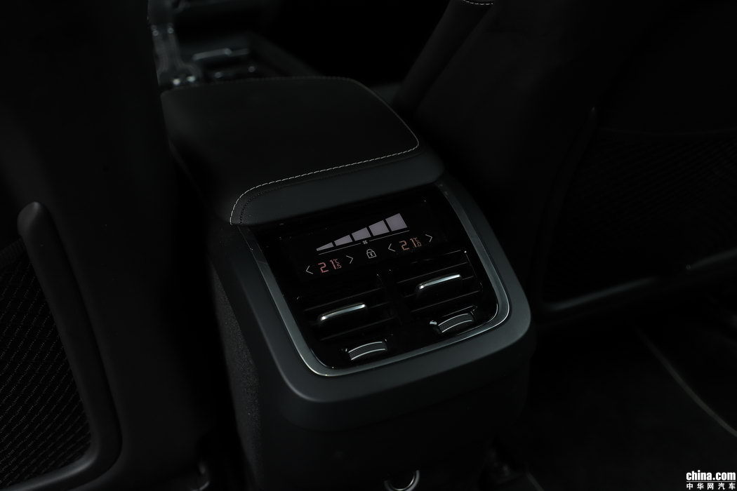 沃尔沃XC60 2019款 T5 四驱智雅运动 空间