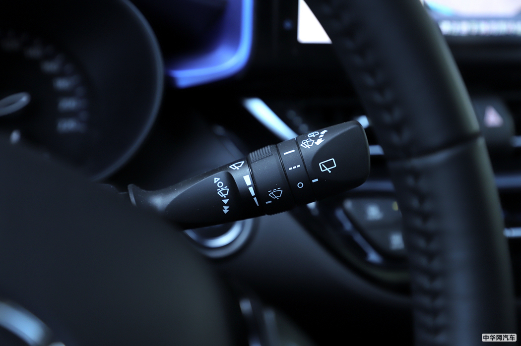 丰田C-HR 2018款 2.0L  内饰