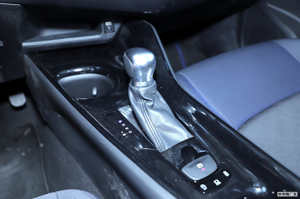丰田C-HR 2018款 2.0L  内饰