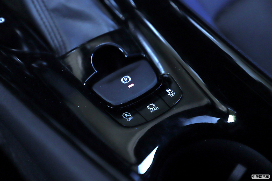 丰田C-HR 2018款 2.0L  内饰