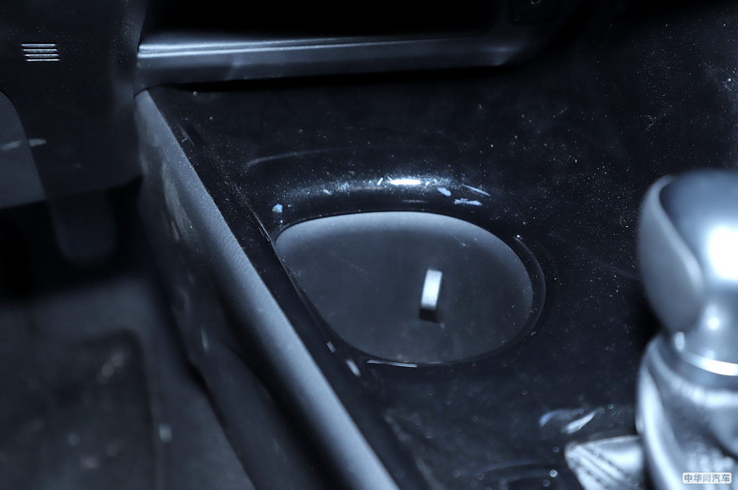 丰田C-HR 2018款 2.0L  内饰