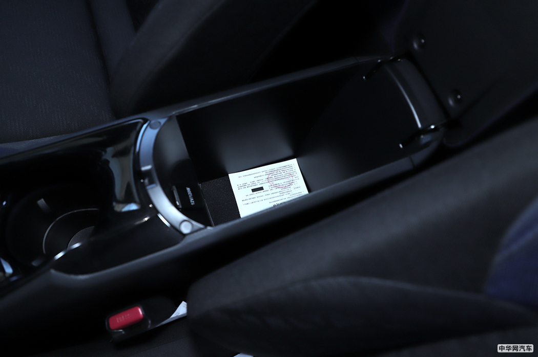 丰田C-HR 2018款 2.0L  内饰