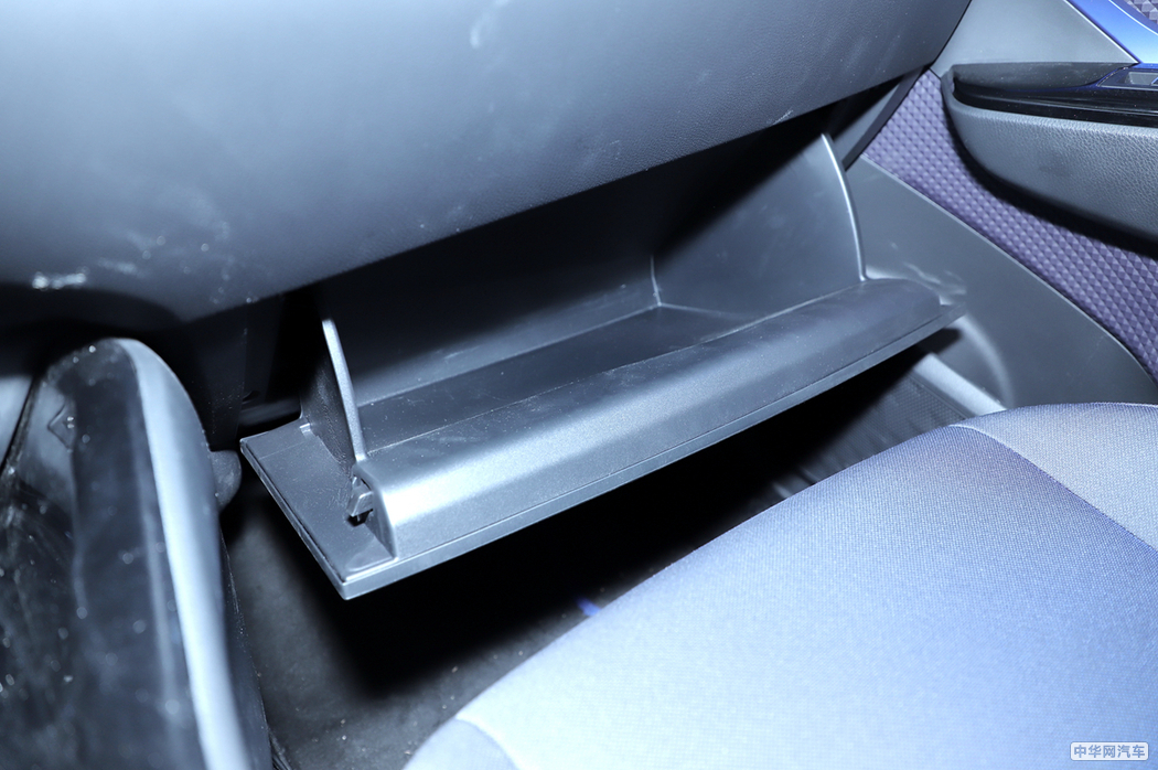 丰田C-HR 2018款 2.0L  内饰