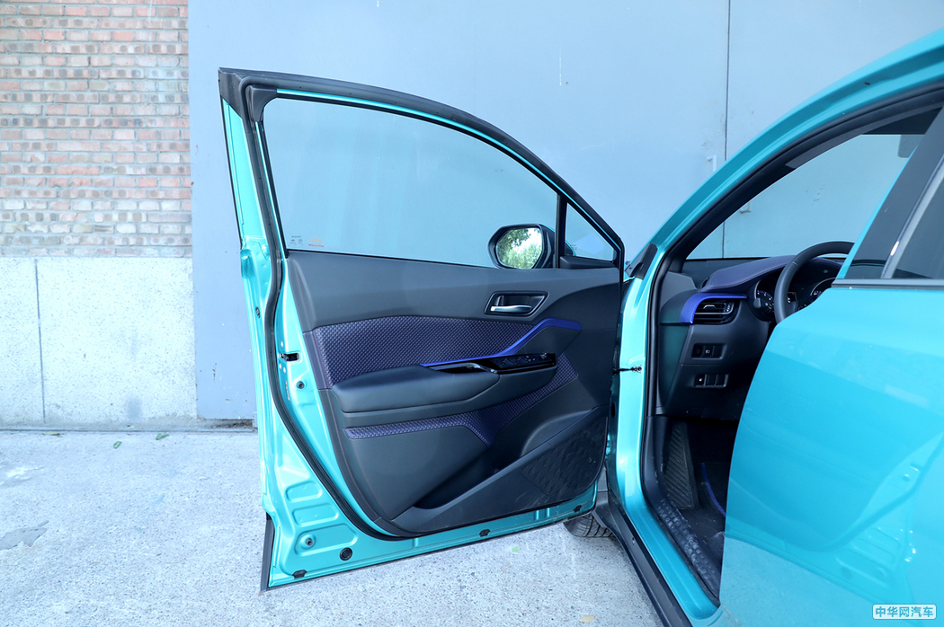 丰田C-HR 2018款 2.0L  内饰