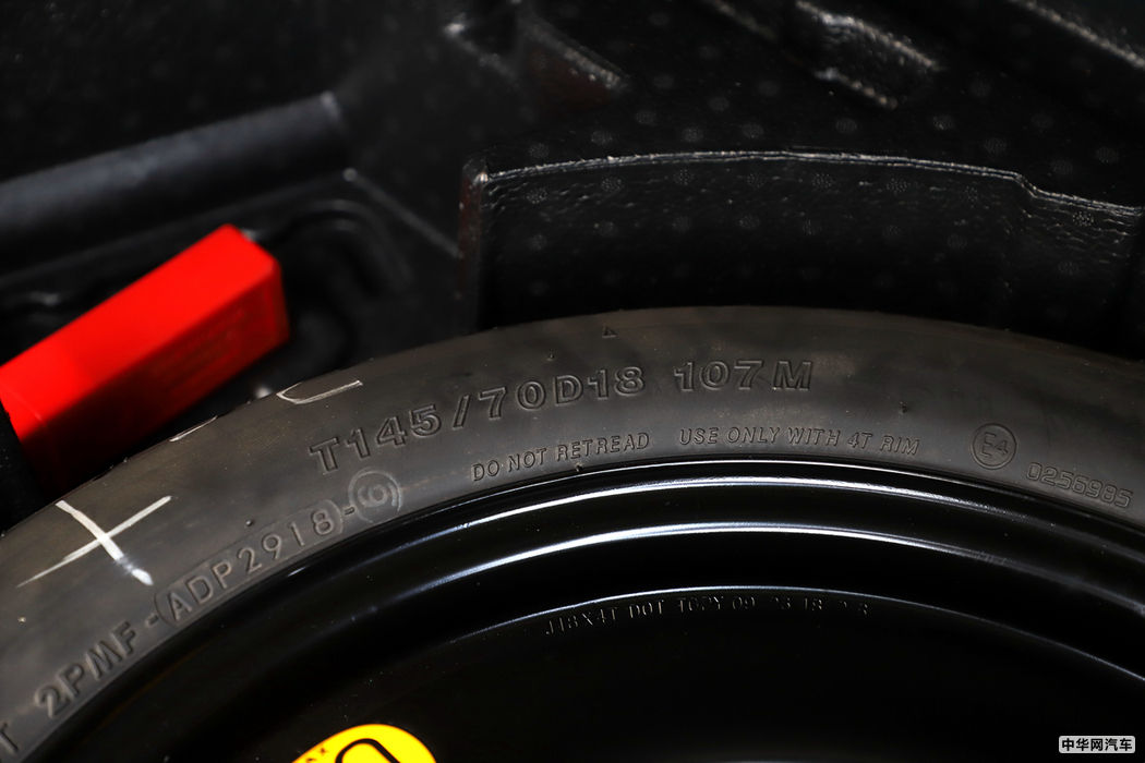 丰田C-HR 2018款 2.0L  空间