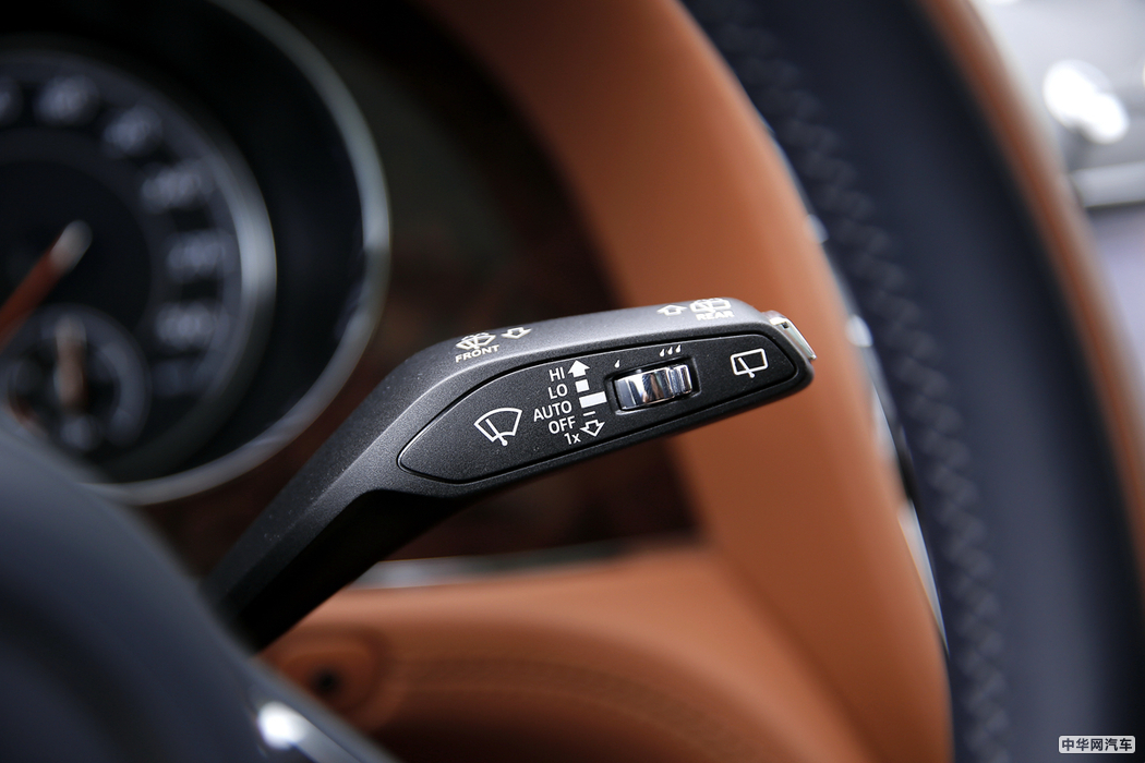 添越  2017款 6.0T  内饰