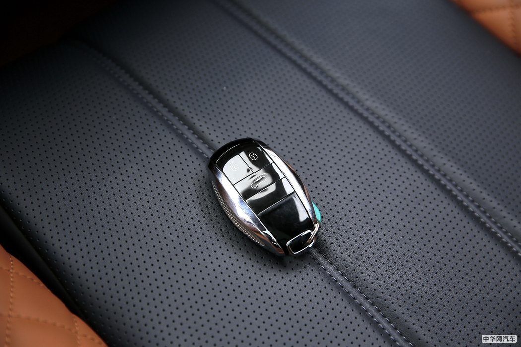 添越  2017款 6.0T  内饰