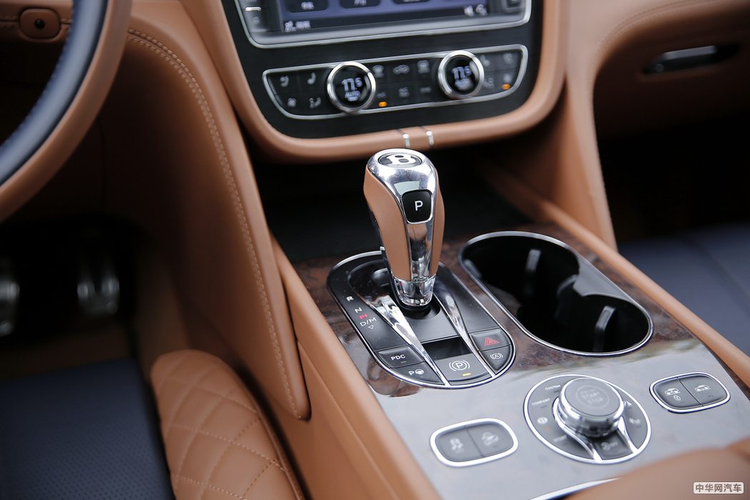 添越  2017款 6.0T  内饰