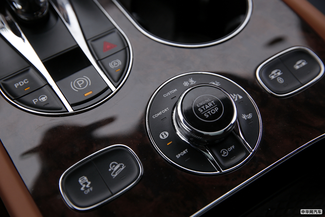 添越  2017款 6.0T  内饰