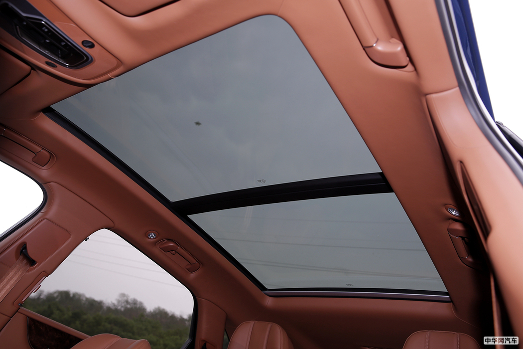 添越  2017款 6.0T  内饰