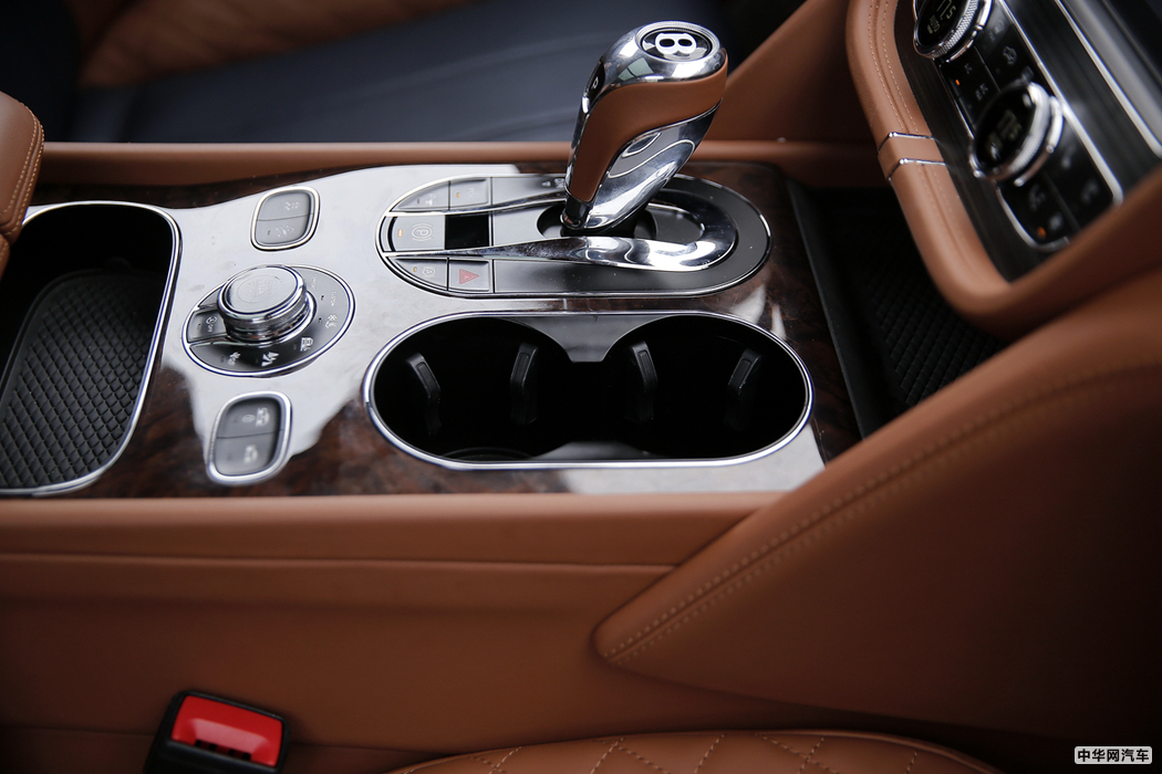 添越  2017款 6.0T  内饰