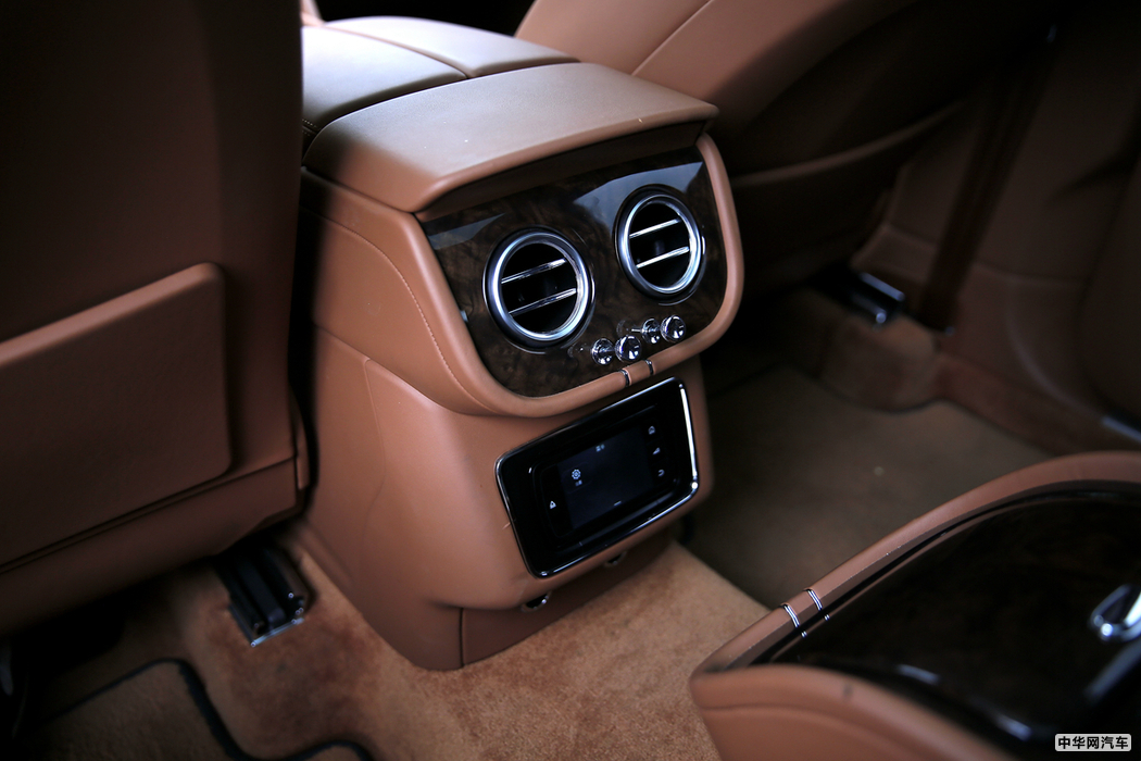 添越  2017款 6.0T  空间