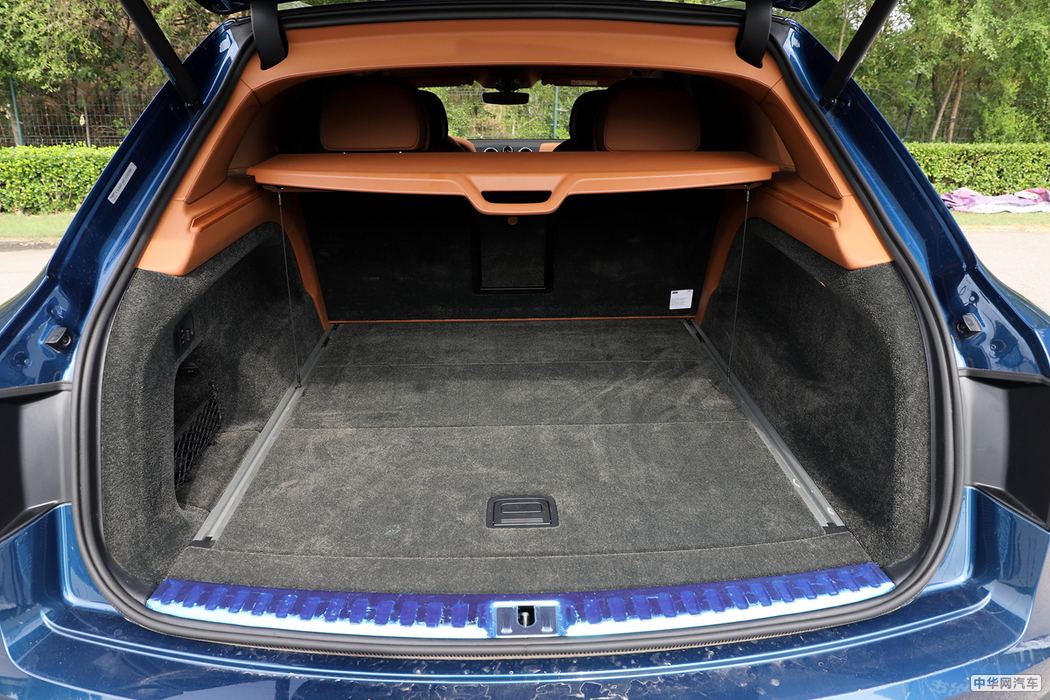 添越  2017款 6.0T  空间