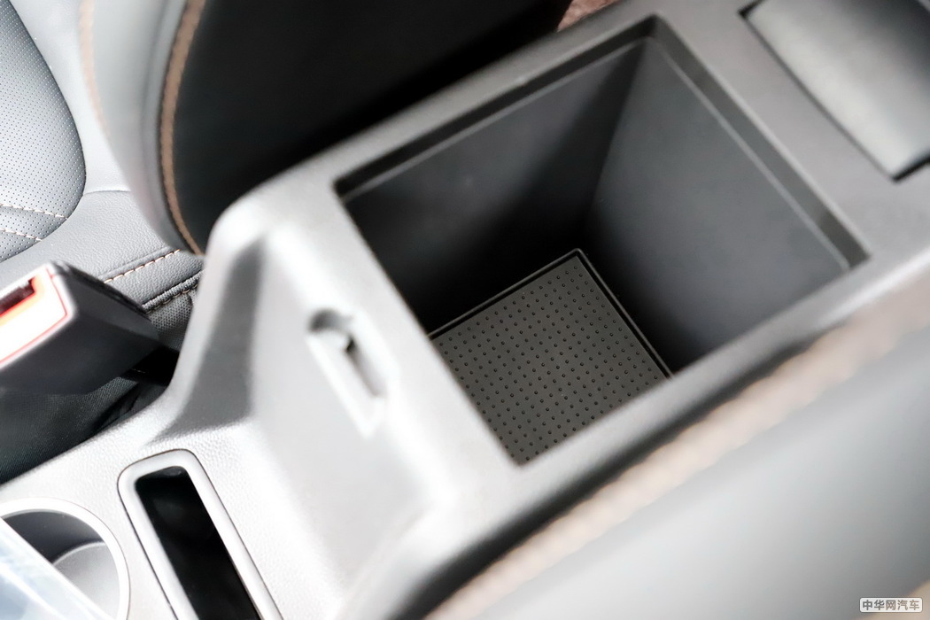 江淮iEVS4 2019款 豪华智联型 内饰