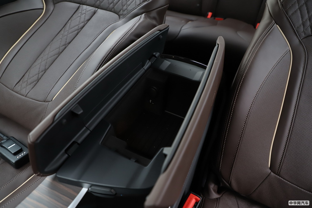 宝马5系新能源 2019款 530Le 先锋版 内饰