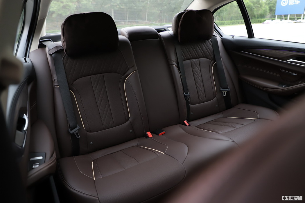 宝马5系新能源 2019款 530Le 先锋版 空间