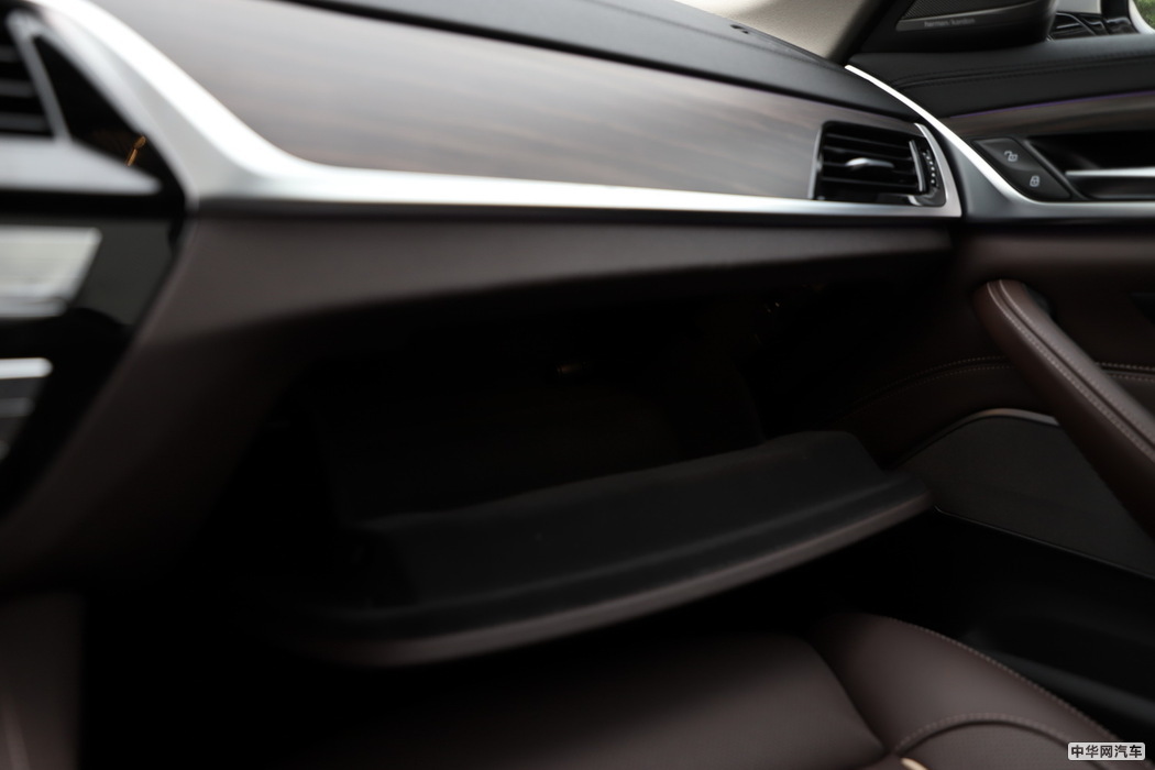 宝马5系新能源 2019款 530Le 先锋版 内饰