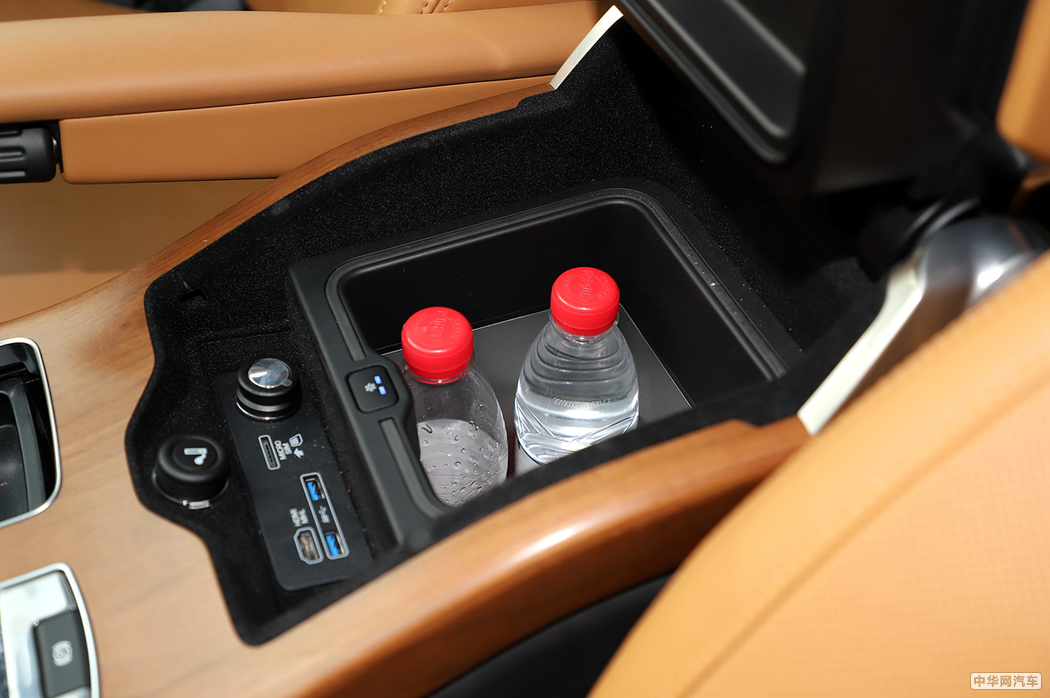 揽胜  2018款 5.0 V8 SC AB 尊崇创世加长 内饰