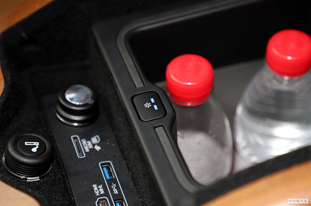 揽胜  2018款 5.0 V8 SC AB 尊崇创世加长 内饰