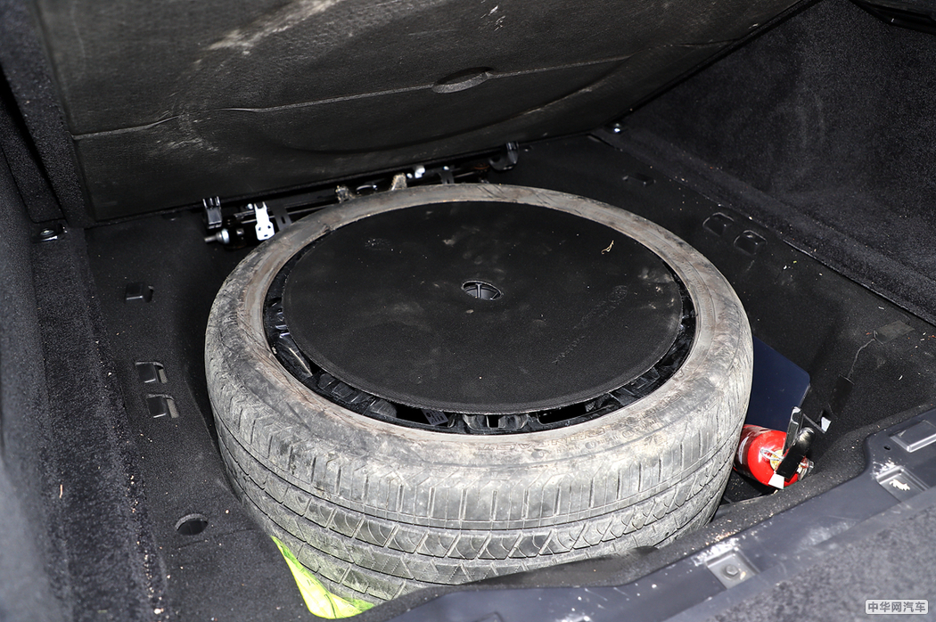 揽胜  2018款 5.0 V8 SC AB 尊崇创世加长 空间