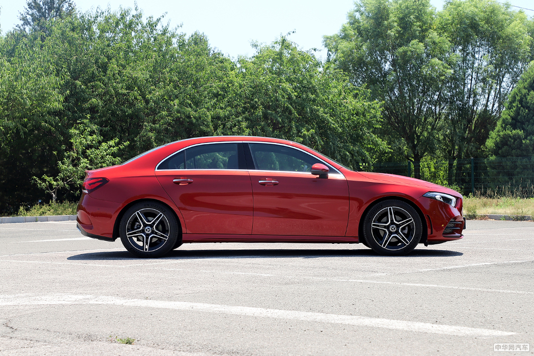 奔驰A级 2019款 A 200 L 运动轿车 外观