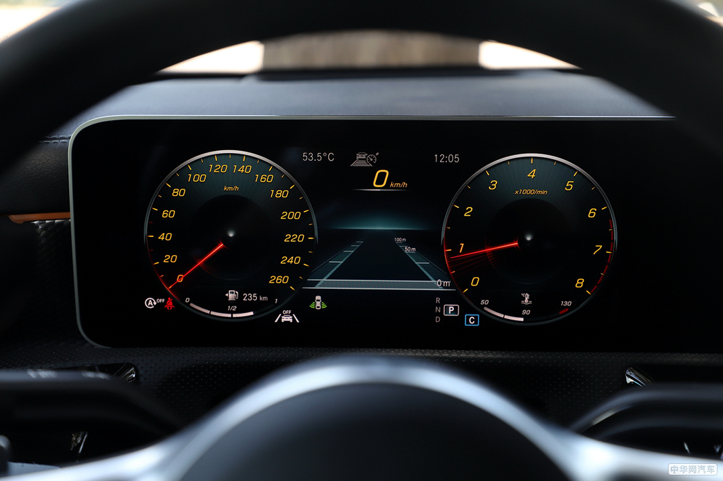 奔驰A级 2019款 A 200 L 运动轿车 内饰