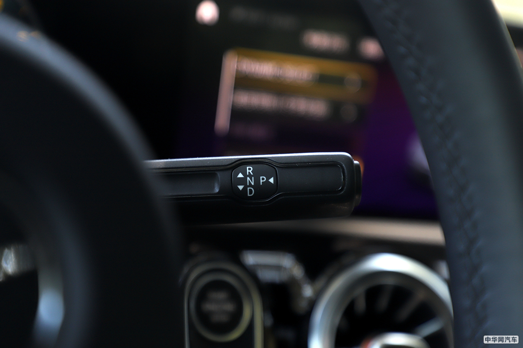 奔驰A级 2019款 A 200 L 运动轿车 内饰