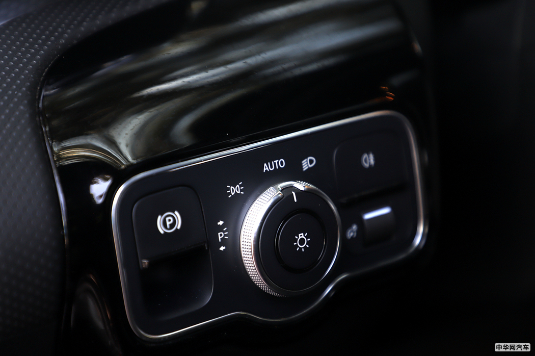 奔驰A级 2019款 A 200 L 运动轿车 内饰