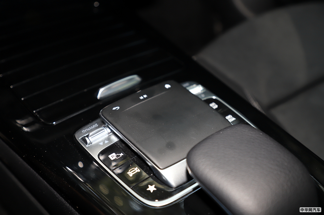 奔驰A级 2019款 A 200 L 运动轿车 内饰